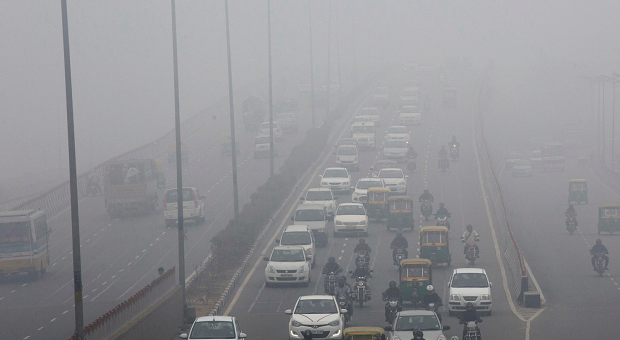 Smog-Choked Delhi Imposes Driving Restrictions