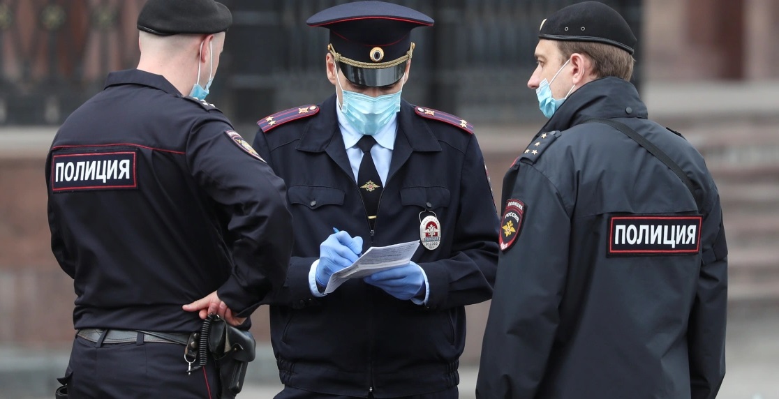 Russian police have arrested two journalists for breaching the recently passed laws