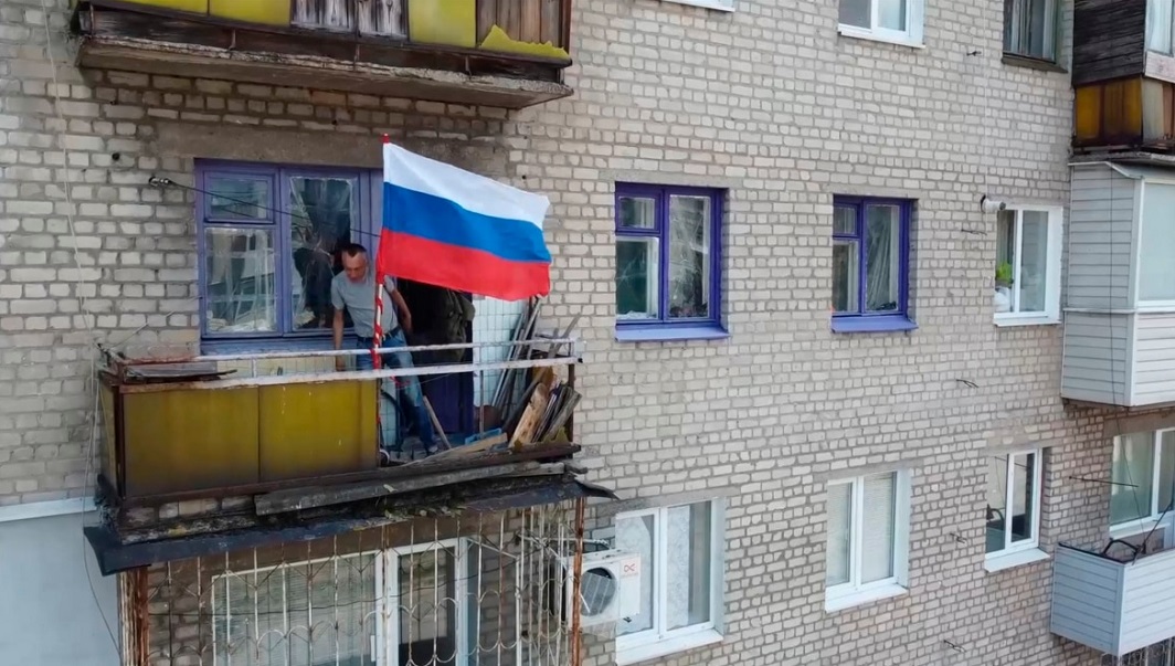 A Russian flag flying in Luhansk