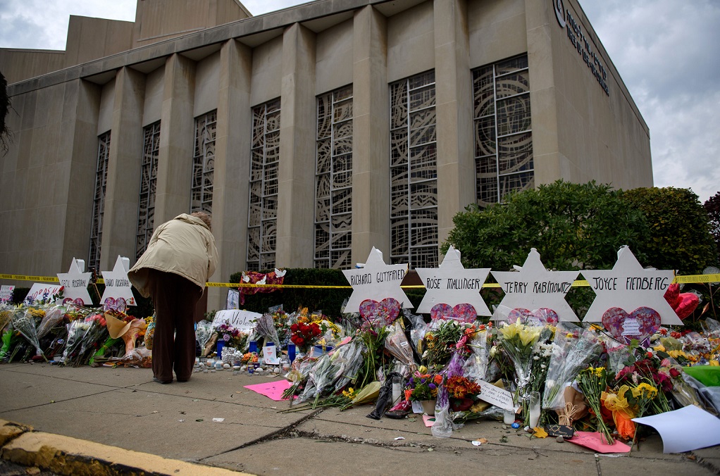 Tributes to those killed outside the synagogue