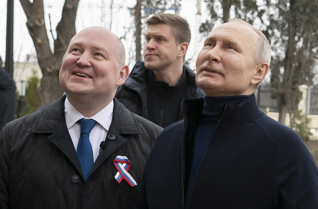 Vladimir Putin in Mariupol